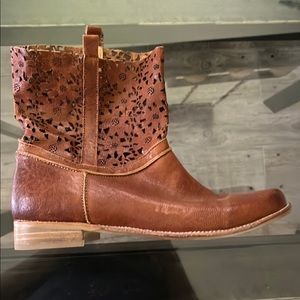 Everybody by B.Z. Moda Leather Boots with Flower Detail- Size 40.5